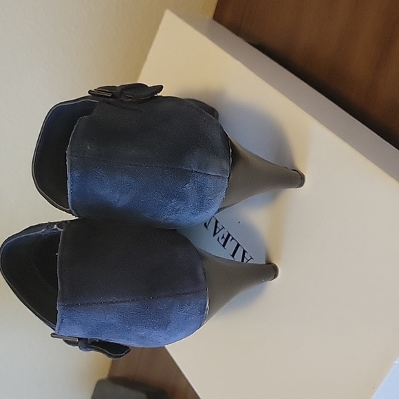 Alfani Ink Color Suede Ankle booties sz 8.5 with buckle and inside zippers - Picture 3 of 5